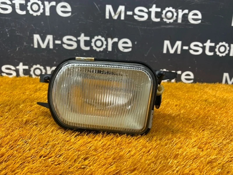 Фара противотуманная Mercedes-Benz C-Class 2001 A2158200656 W203 111.951, правая