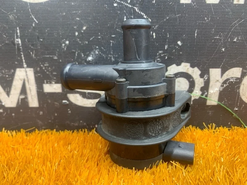 Помпа дополнительная Volkswagen Passat 2012 1K0965561F B7 CAX