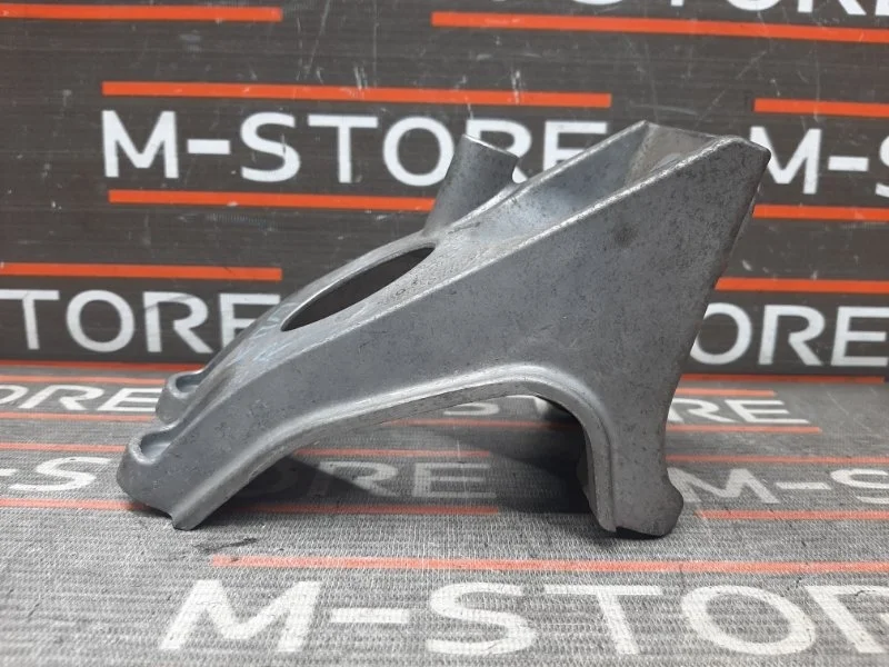 Кронштейн КПП Audi A8 2005 4E0399114BB 4E/D3 BPK, правый