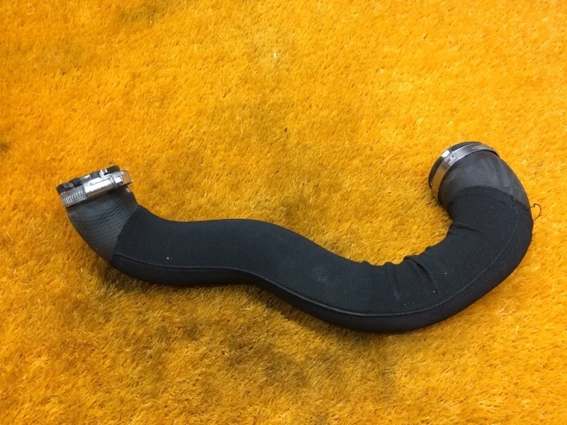 Патрубок интеркулера Audi Q5 2009 8R0145738M 8R CDNC, правый