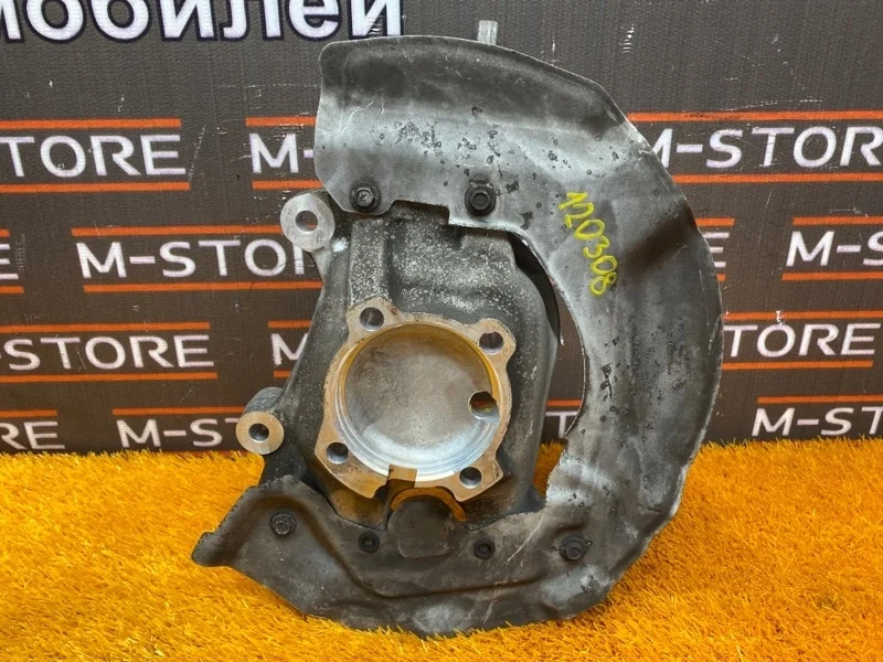 Кулак поворотный Bmw 6-Series 2003 31216762018 E63 N62B44A, передний правый