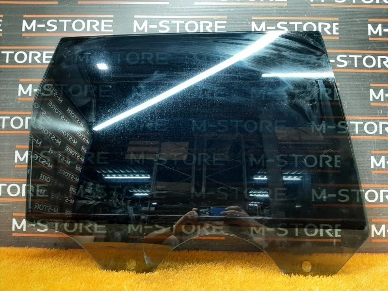 Стекло боковое Porsche Cayenne 2004 95554261204 955 4800, заднее правое