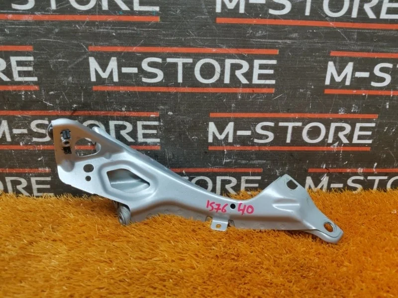 Крепление крыла Audi A6 2011 4G0821136A C7/4G CHVA, переднее правое