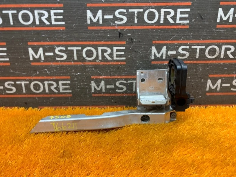 Кронштейн радиатора Bmw 7-Series 2009 17117583120 F01 N63B44A, правый