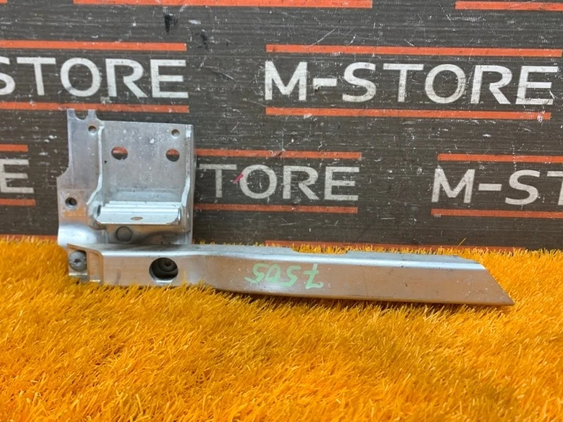 Кронштейн радиатора Bmw 7-Series 2009 17117583119 F01 N63B44A, левый