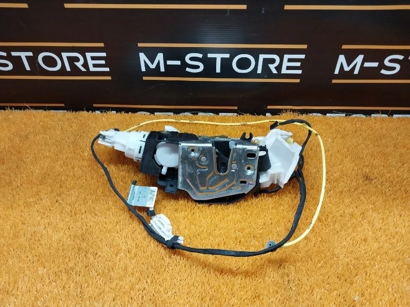 Замок двери Mercedes-Benz S-Class 2004 A2207206035 W220 113.948, передний правый