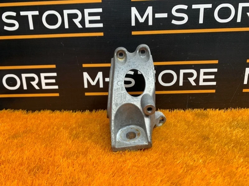 Кронштейн КПП Audi A8 2006 4E0399114BB 4E/D3 BPK, правый