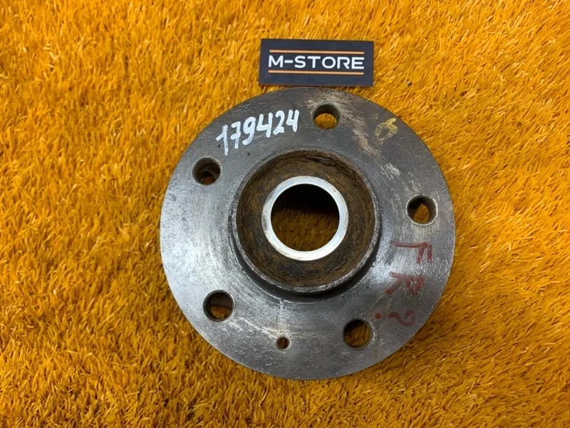 Ступица Audi A5 2010 8K0407613B 8T CDNC, передняя правая