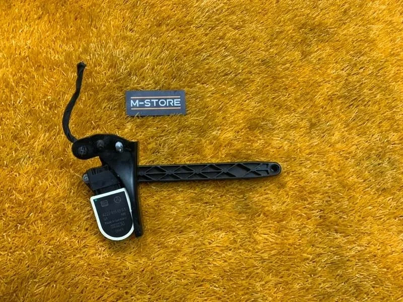Датчик высоты дорожного просвета Mercedes-Benz S-Class 2014 A2229050503 W222 276.960, задний правый