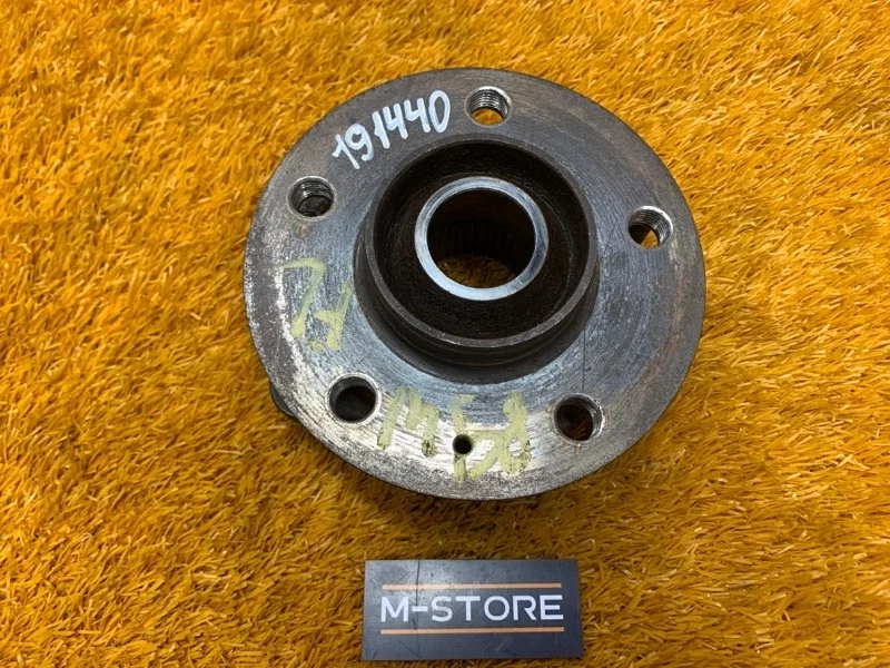 Ступица Audi A4 2013 8K0407615B B8/8K CDNC, передняя левая