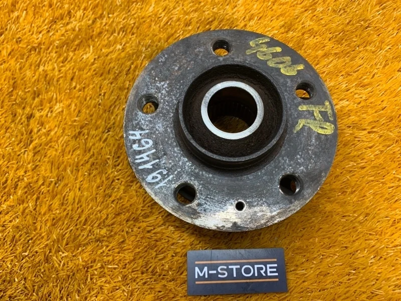 Ступица Audi A4 2011 8K0407615B B8/8K CDNC, передняя правая