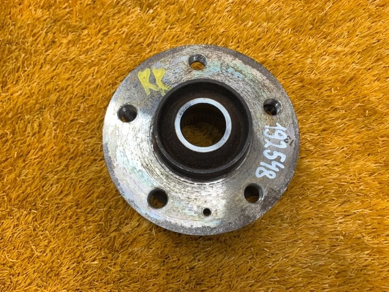 Ступица Audi A4 2013 8K0407615B B8/8K CDNC, задняя правая