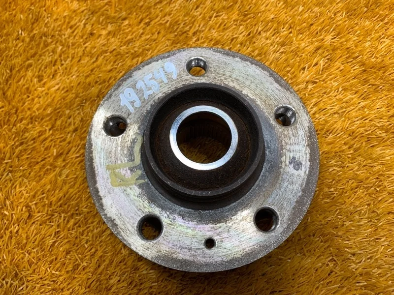 Ступица Audi A4 2013 8K0407615B B8/8K CDNC, задняя левая