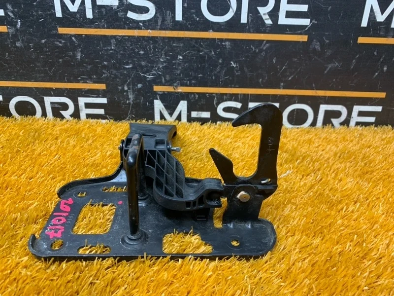 Замок капота Audi Q5 2009 8R0823480 8R CDNC