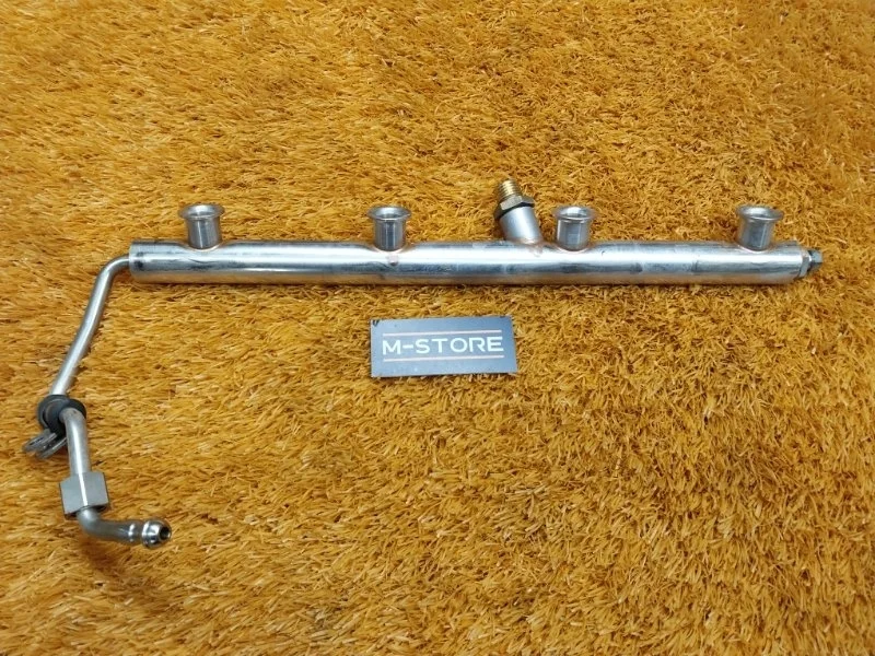 Топливная рампа Audi A8 2010 079133315AQ 4H/D4 CDRA, левая