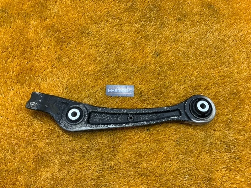 Рычаг подвески нижний Audi A4 2013 8K0407156C B8/8K CDNC, передний правый