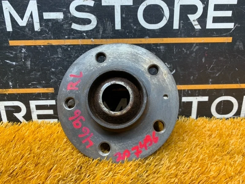 Ступица Audi A4 2013 8K0407615B B8/8K CDNC, задняя левая