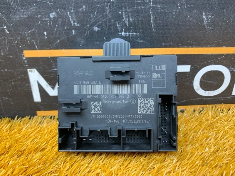 Блок управления дверью Audi A3 2014 5Q0959592B 8V CXSA, передний левый