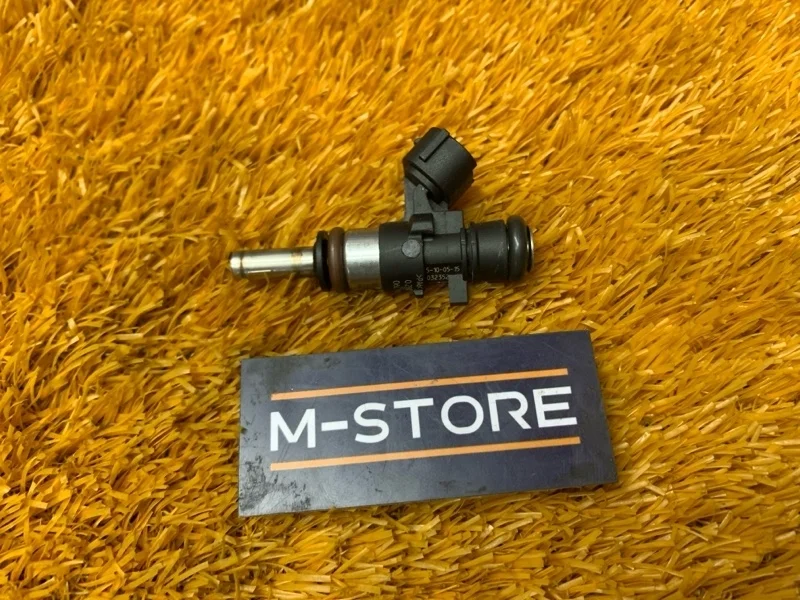 Форсунка топливная Audi Q5 2015 06L906031A 8R CNCD