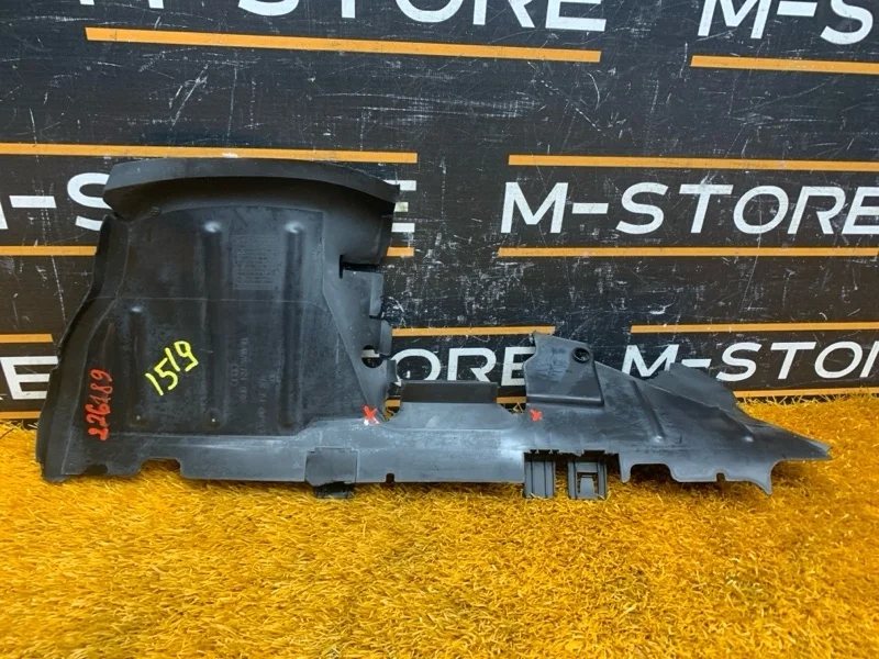 Воздуховод радиатора Audi A8 2010 4H0121284B 4H/D4 CDRA, правый