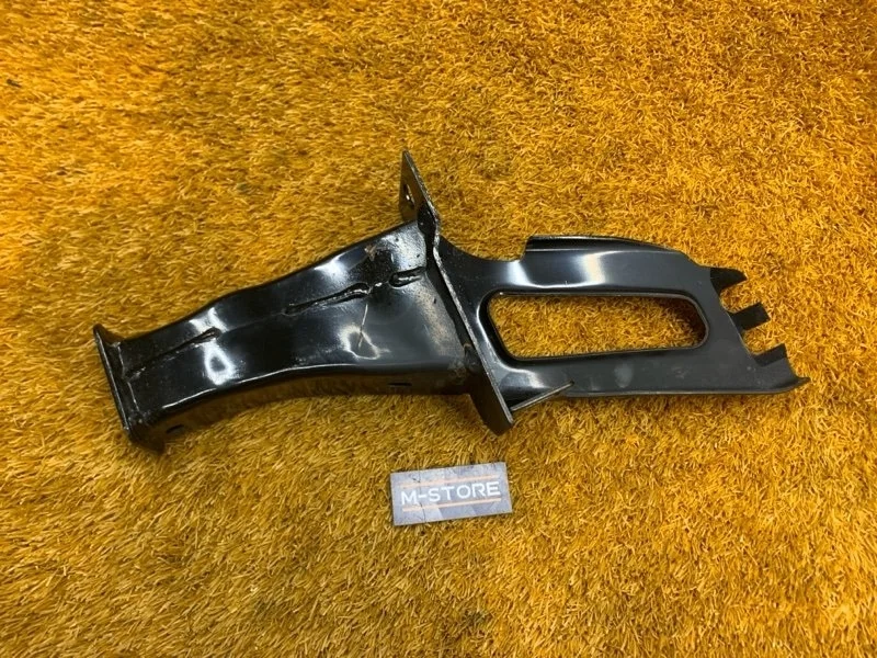 Кронштейн усилителя бампера Volvo Xc60 2014 31329436 DZ40 B4204T11, передний правый