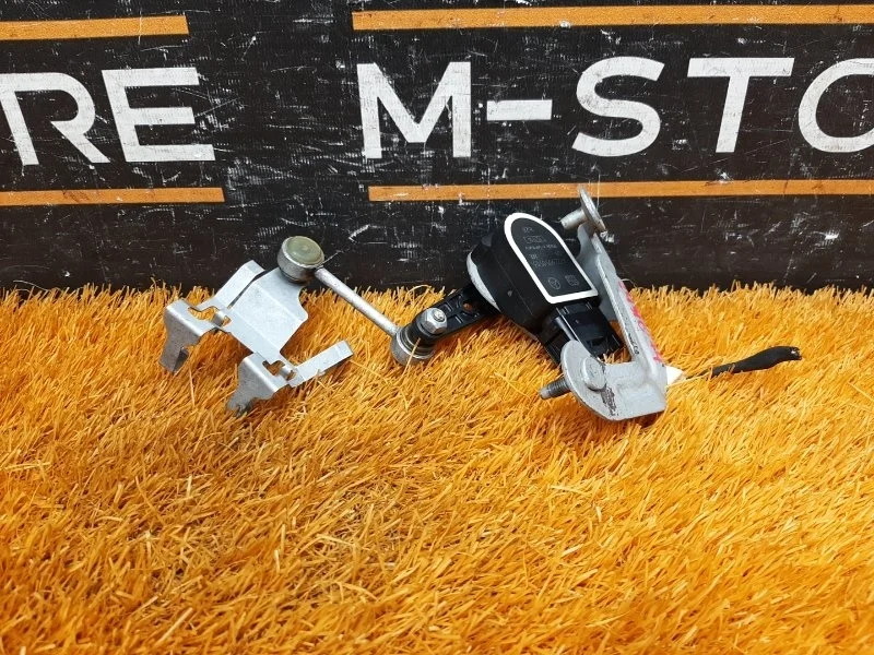 Датчик высоты дорожного просвета Mercedes-Benz C-Class 2015 A2229050503 W205 274.920, передний правый