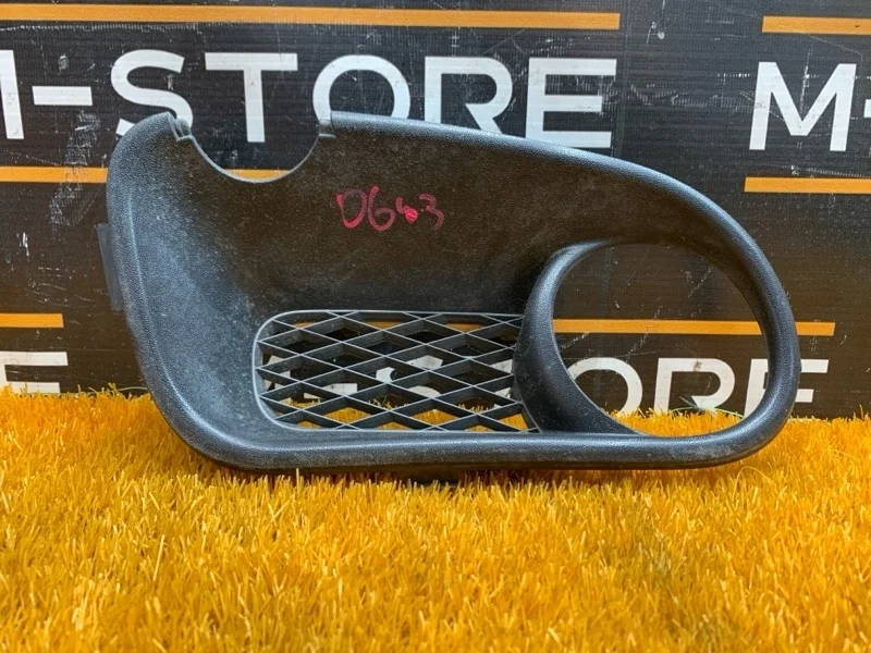 Оправа туманки Volkswagen Touareg 2005 7L6853663F 7L BMV