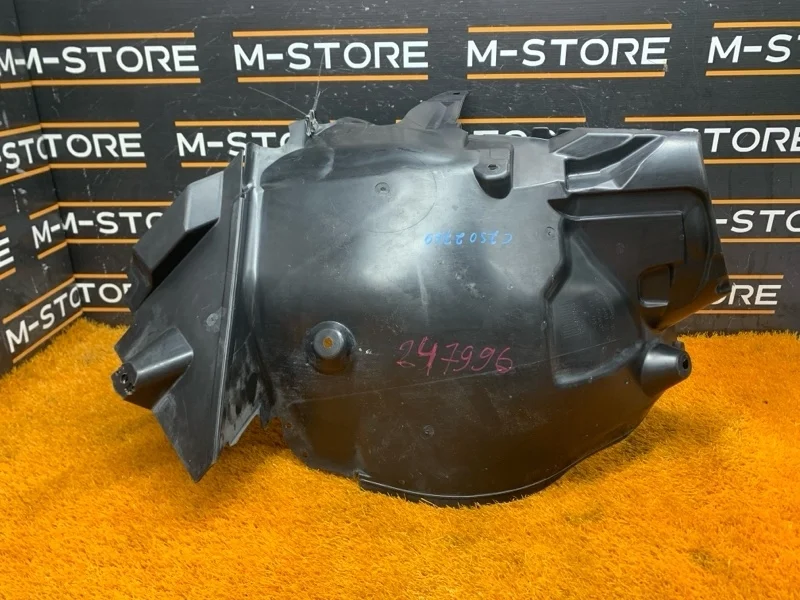 Подкрылок Mercedes-Benz C-Class 2008 A2046902830 W204 272.921, передний правый