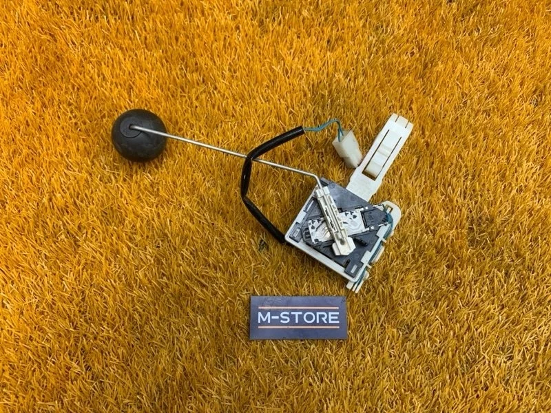 Датчик уровня топлива Volkswagen Touareg 2004 7L0919673E 7L AZZ, правый