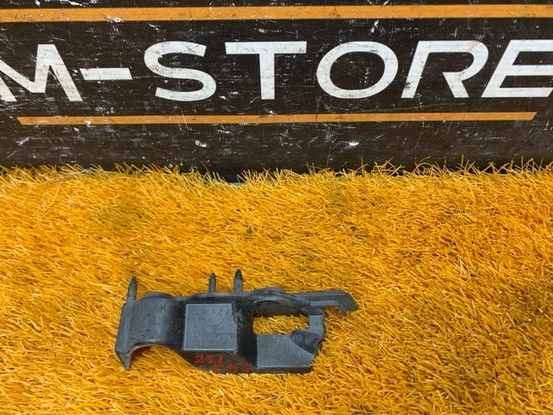 Крепление бампера Audi A4 2013 8K0807284H B8/8K CDNB, переднее правое