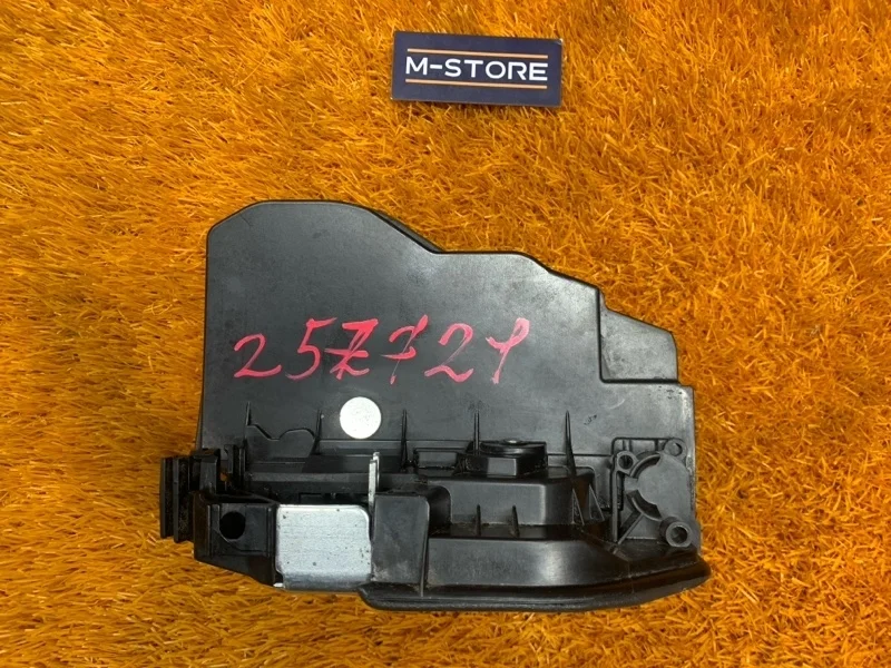 Замок двери Bmw X3 2012 7318415 F25 N47D20C, передний левый