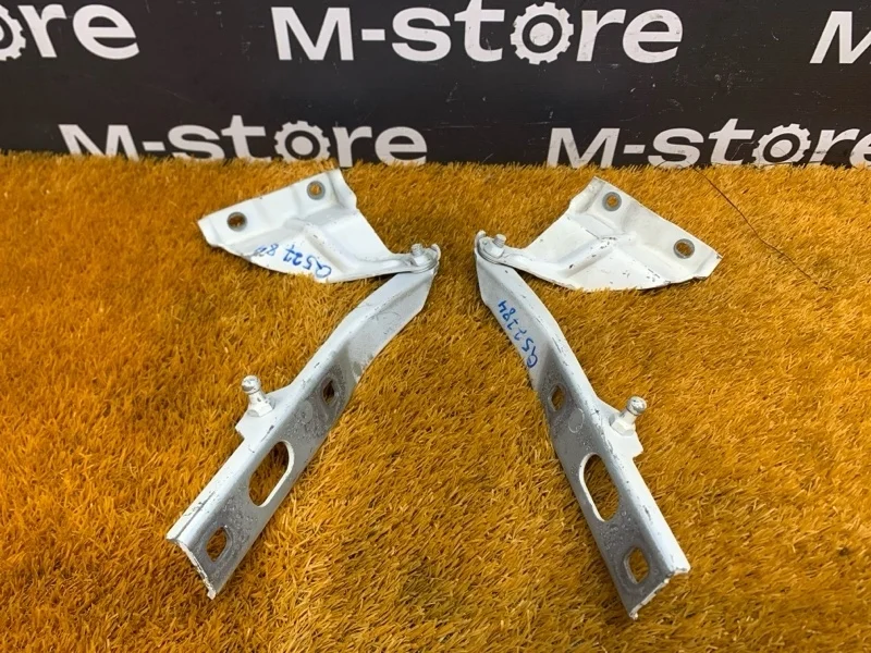 Петля капота Audi Q5 2010 8R0823302A 8R CDNC