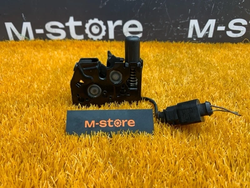 Замок капота Audi A1 2012 8X0823509B 8X CAXA