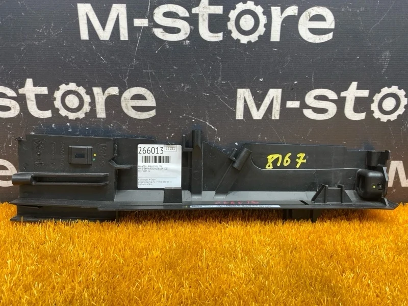 Кронштейн радиатора Bmw 1-Series 2011 17117600536 F20 N13B16A, левый