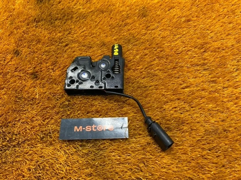 Замок капота Audi A1 2011 8X0823509B 8X CAX