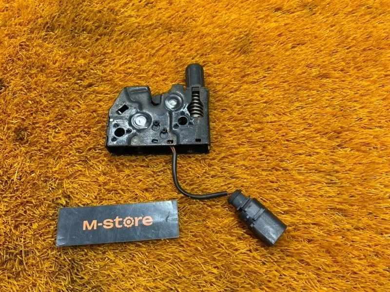 Замок капота Audi A1 2011 8X0823509B 8X CAX