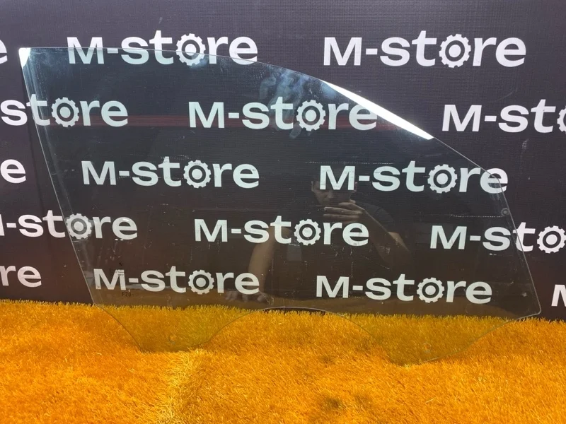 Стекло боковое Bmw 1-Series 2014 51337242564 F20 N13B16A, переднее правое