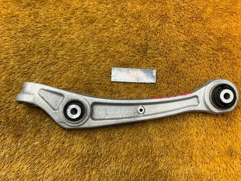 Рычаг подвески нижний Audi Q5 2011 8K0407155C 8R CDN, передний левый