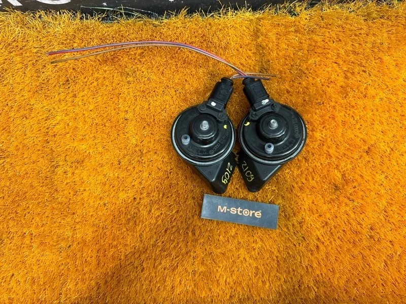 Сигнал звуковой Audi Q5 2011 8T0951223 8R CDN