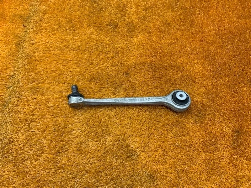 Рычаг подвески верхний Audi A4 2015 8W0407506C B9/8W CVKB, передний правый