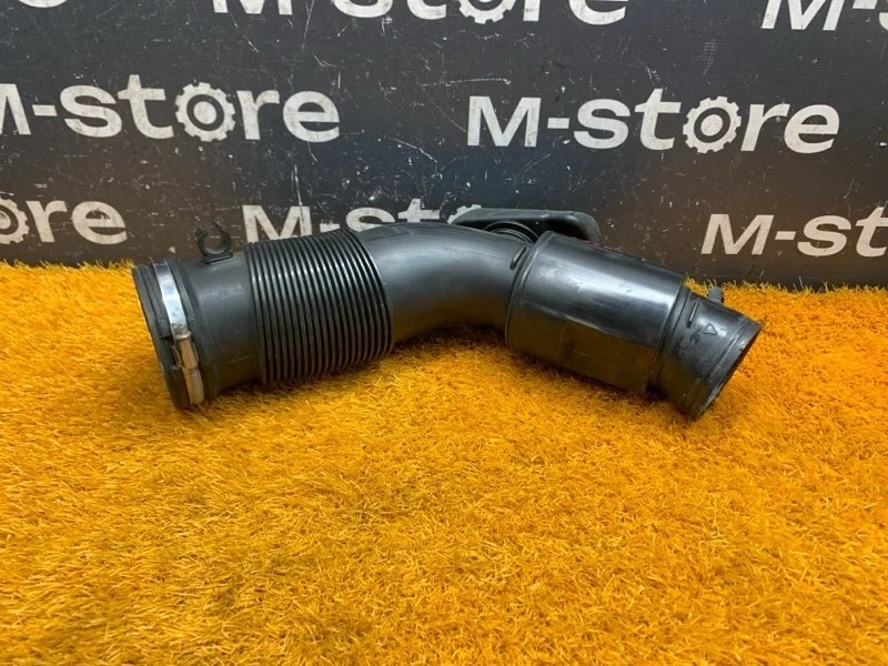 Патрубок воздушного фильтра Audi Q7 2012 06E129629R 4L CJTC