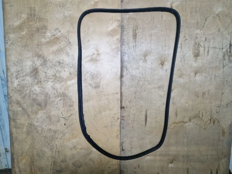 Уплотнитель двери Renault GRAND SCENIC 2007