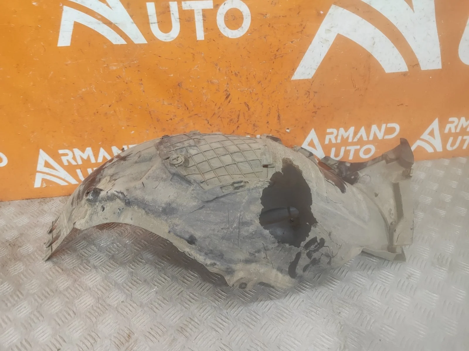 Подкрылок Mercedes -Class 2014-2021 W205