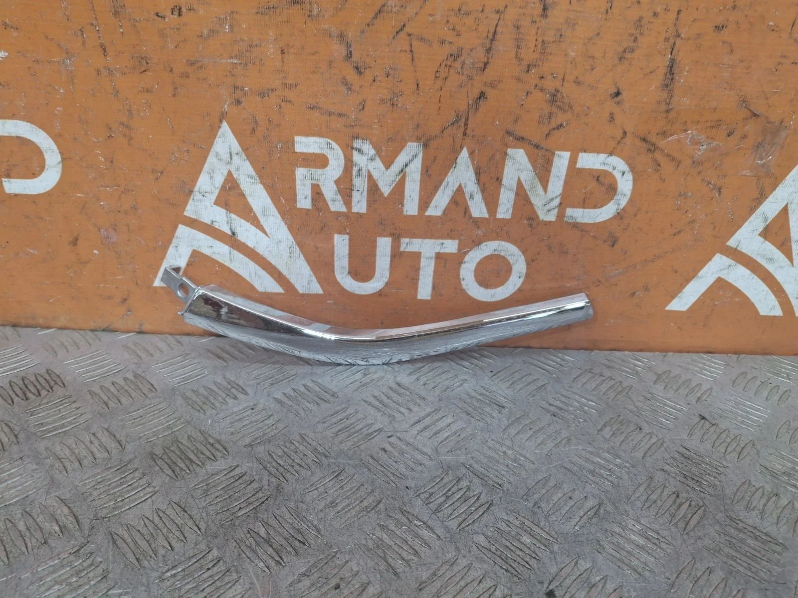 Накладка бампера верхняя Mitsubishi Outlander 2015-нв 3