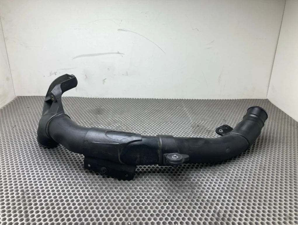 Патрубок интеркулера Volkswagen Passat 2009 B6