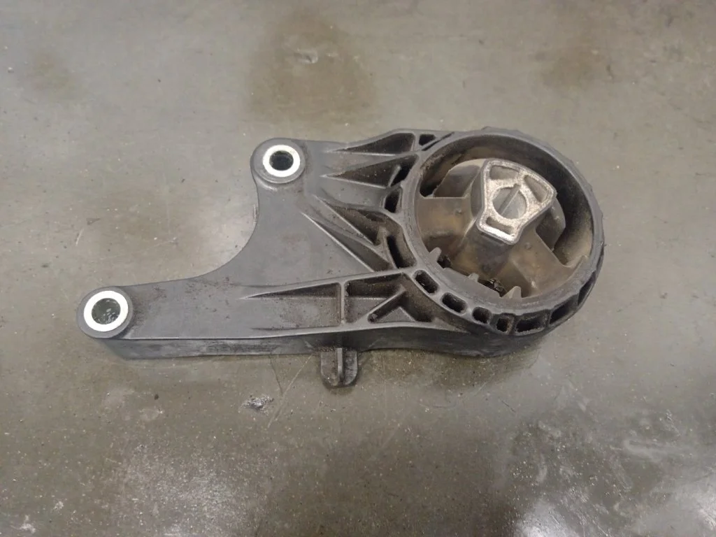 Подушка двигателя Opel Astra 2012 J