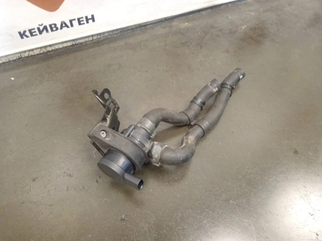 Помпа дополнительная Volkswagen Passat B7