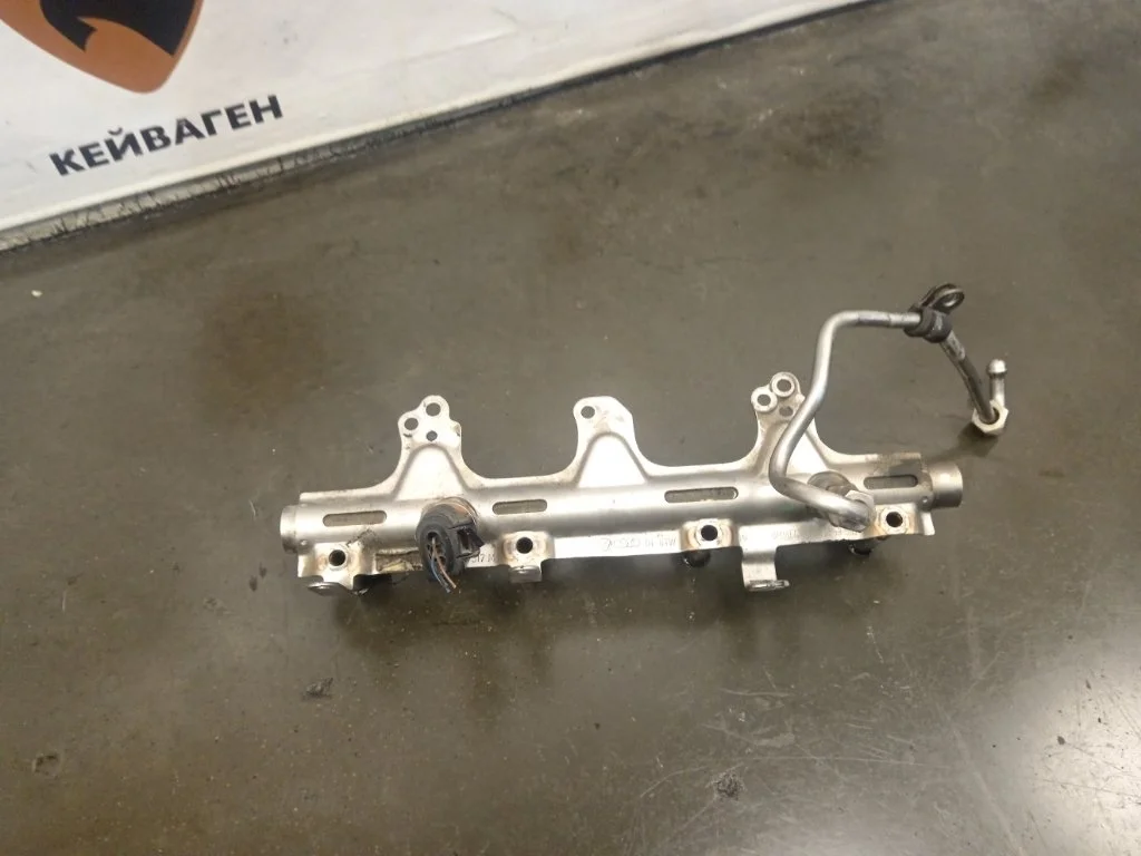 Рампа топливная с датчиком давления Volkswagen Passat B7