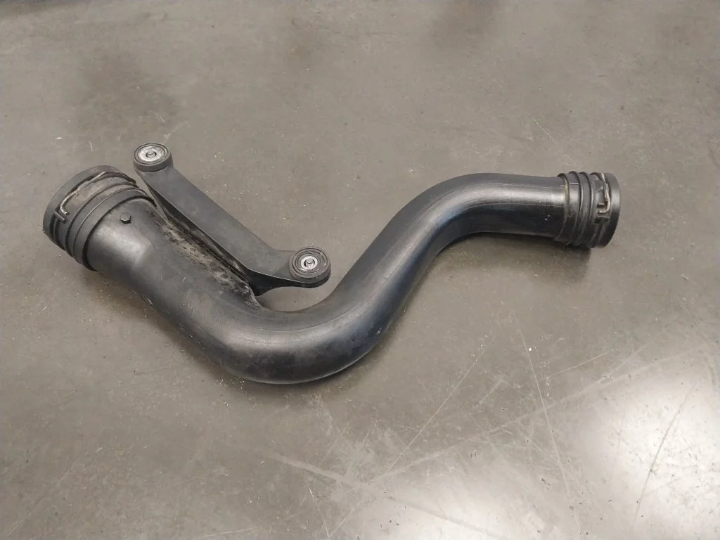 Патрубок интеркулера Volkswagen Touran