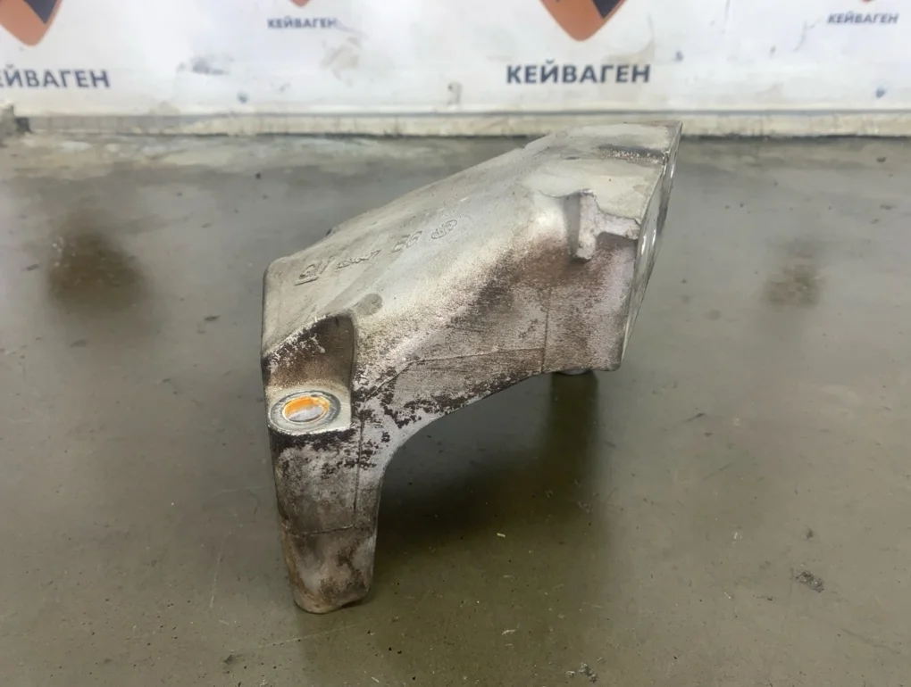 Кронштейн двигателя Opel Astra 2012 J